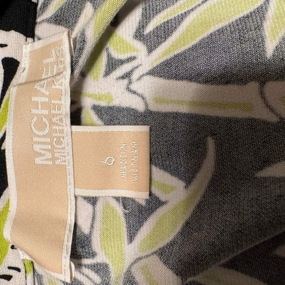 MICHAEL KORS Black and Yellow Floral Short Sleeves V Neck Wrap Dress Hi Low Hem - Picture 9 of 10